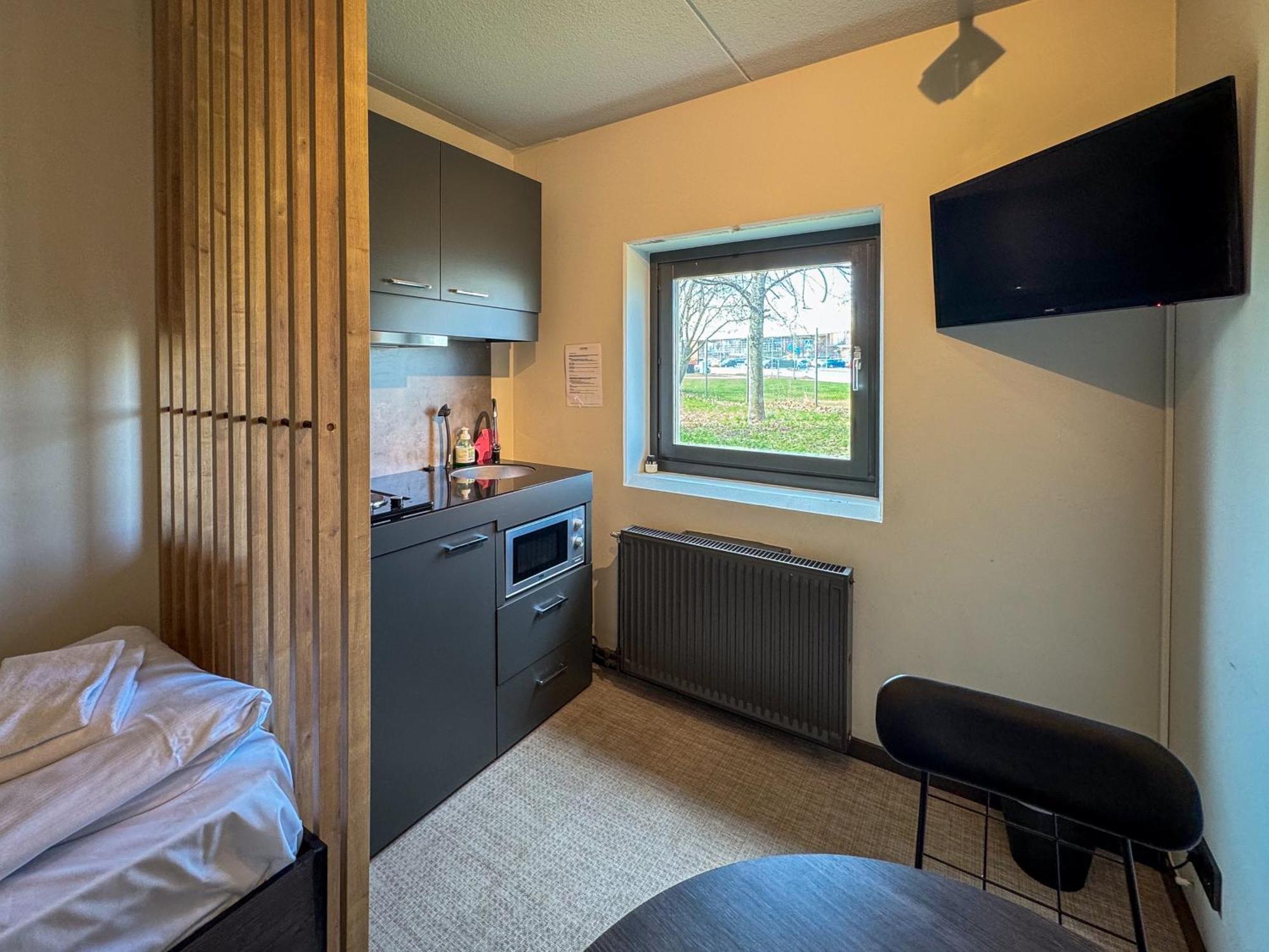 Joenkoeping Hotel Apartments ภายนอก รูปภาพ